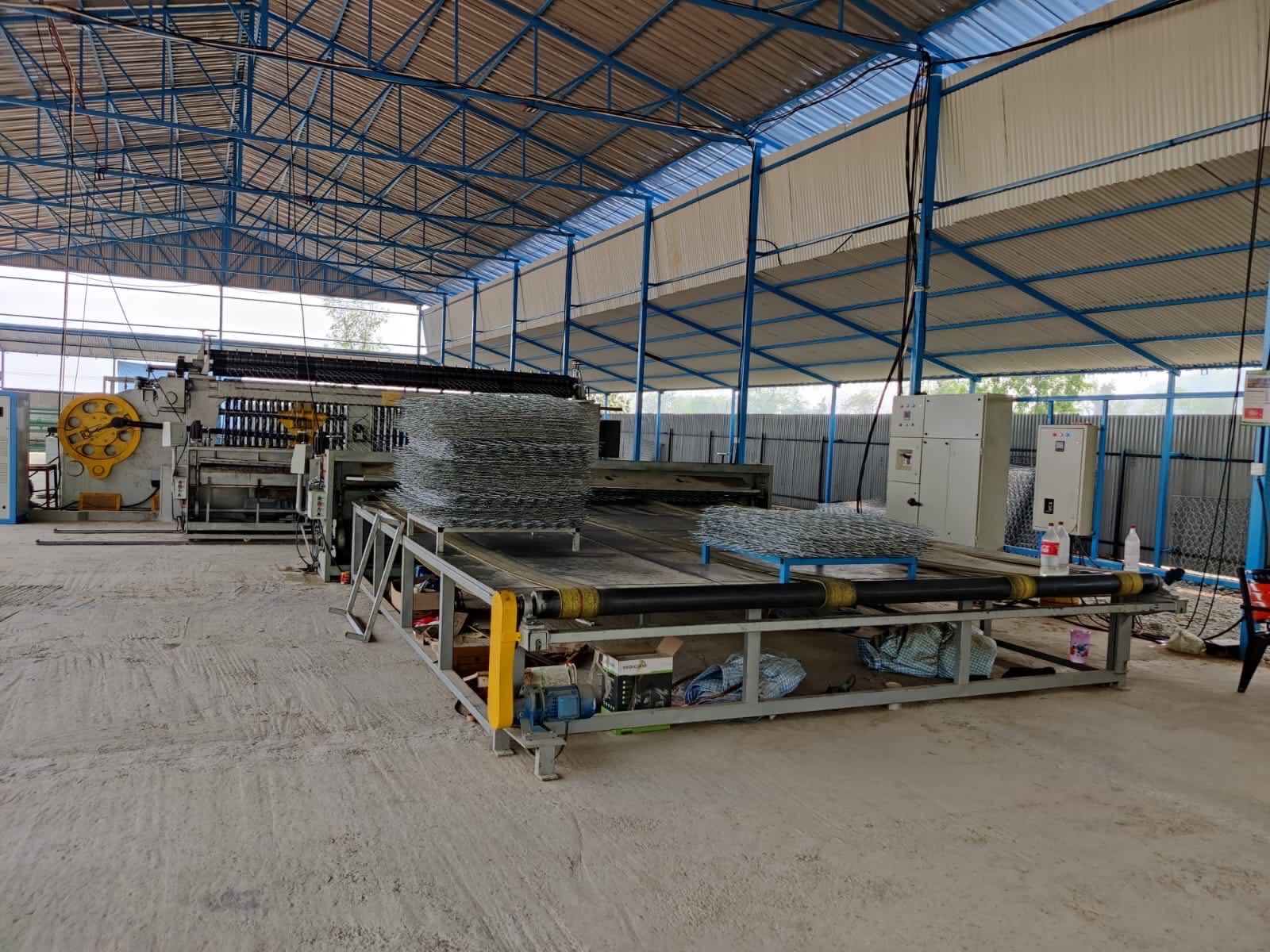 บล็อกบริษัทล่าสุดเกี่ยวกับ ลูกค้าอินเดียใช้เครื่องจักร Gabion ความเร็วสูงเพื่อป้องกันแม่น้ำ