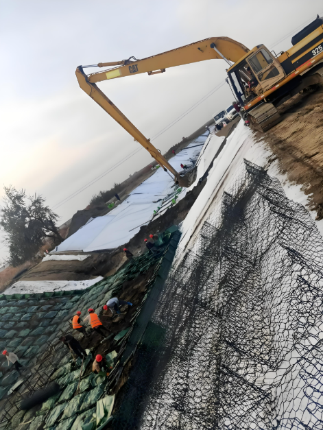 บล็อกบริษัทล่าสุดเกี่ยวกับ Gabion Mesh Solutions Gain Momentum in Highway Slope Protection Projects