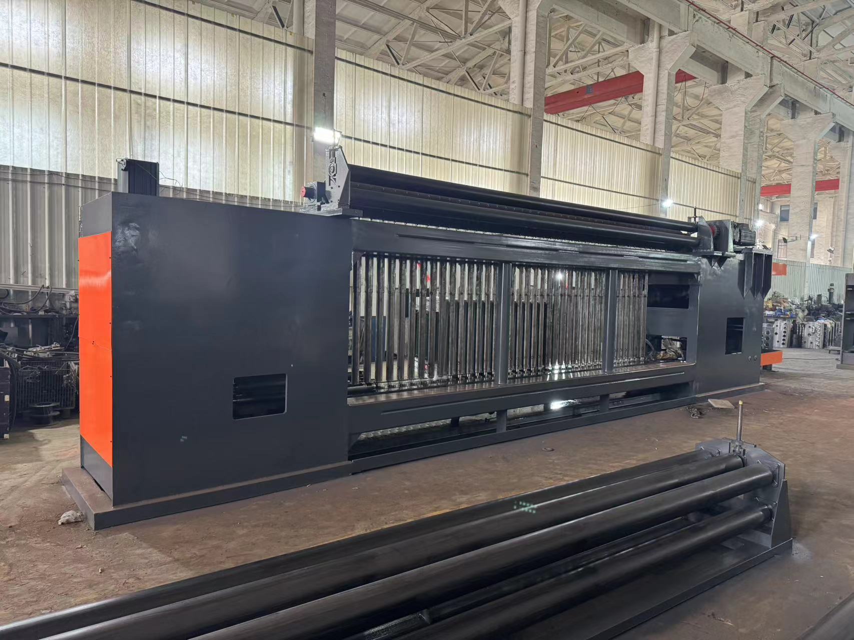 บล็อกบริษัทล่าสุดเกี่ยวกับ เครื่องทอเกเบี้ยนแบบตาข่ายคู่ช่วยเพิ่มประสิทธิภาพในโครงการแม่น้ำและทางหลวง