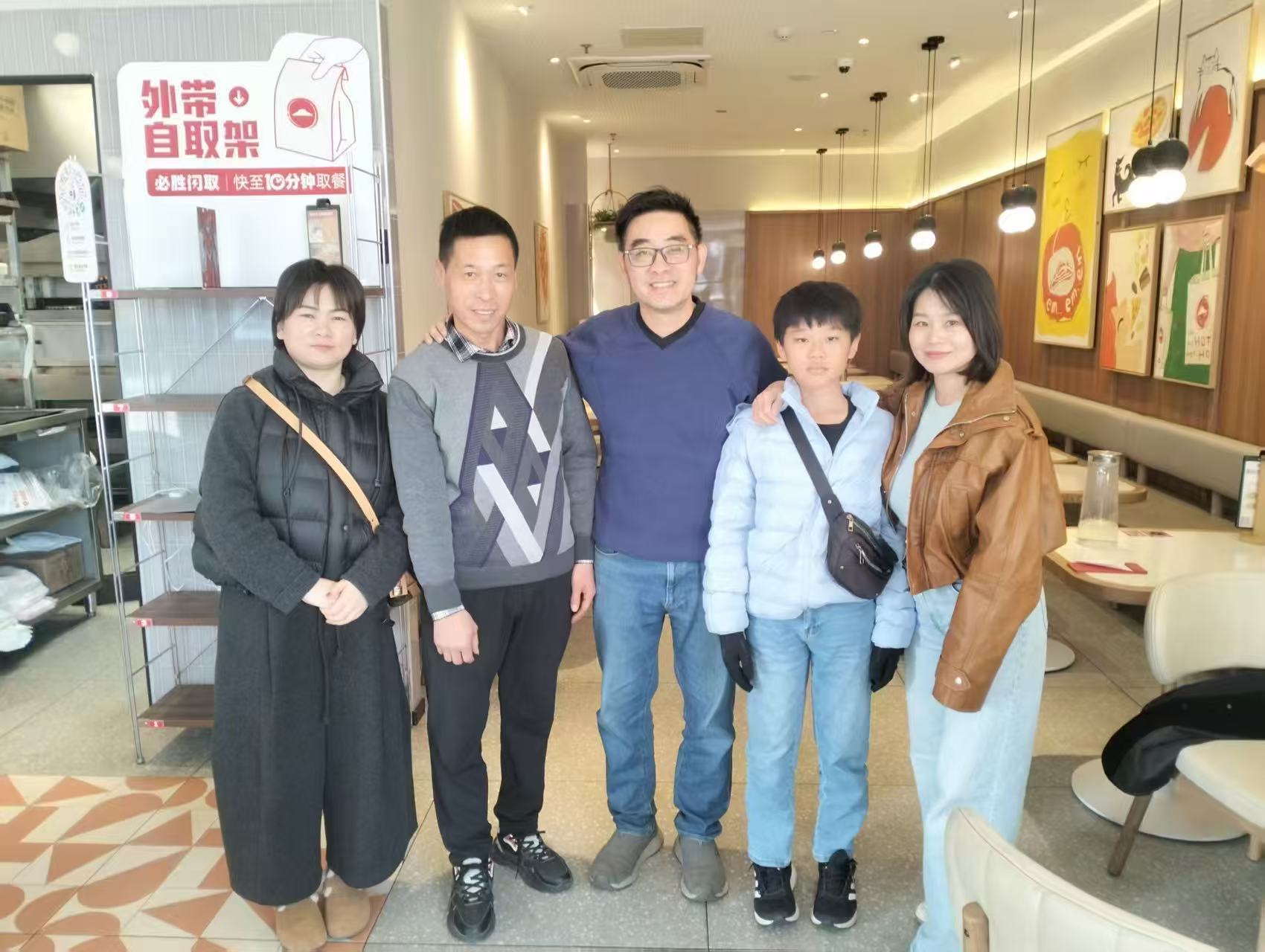 บล็อกบริษัทล่าสุดเกี่ยวกับ ลูกค้ามาเลเซียเยี่ยมชมโรงงานของเราเพื่อตรวจสอบเครื่องทำกรง Gabion CNC Servo รุ่นล่าสุด