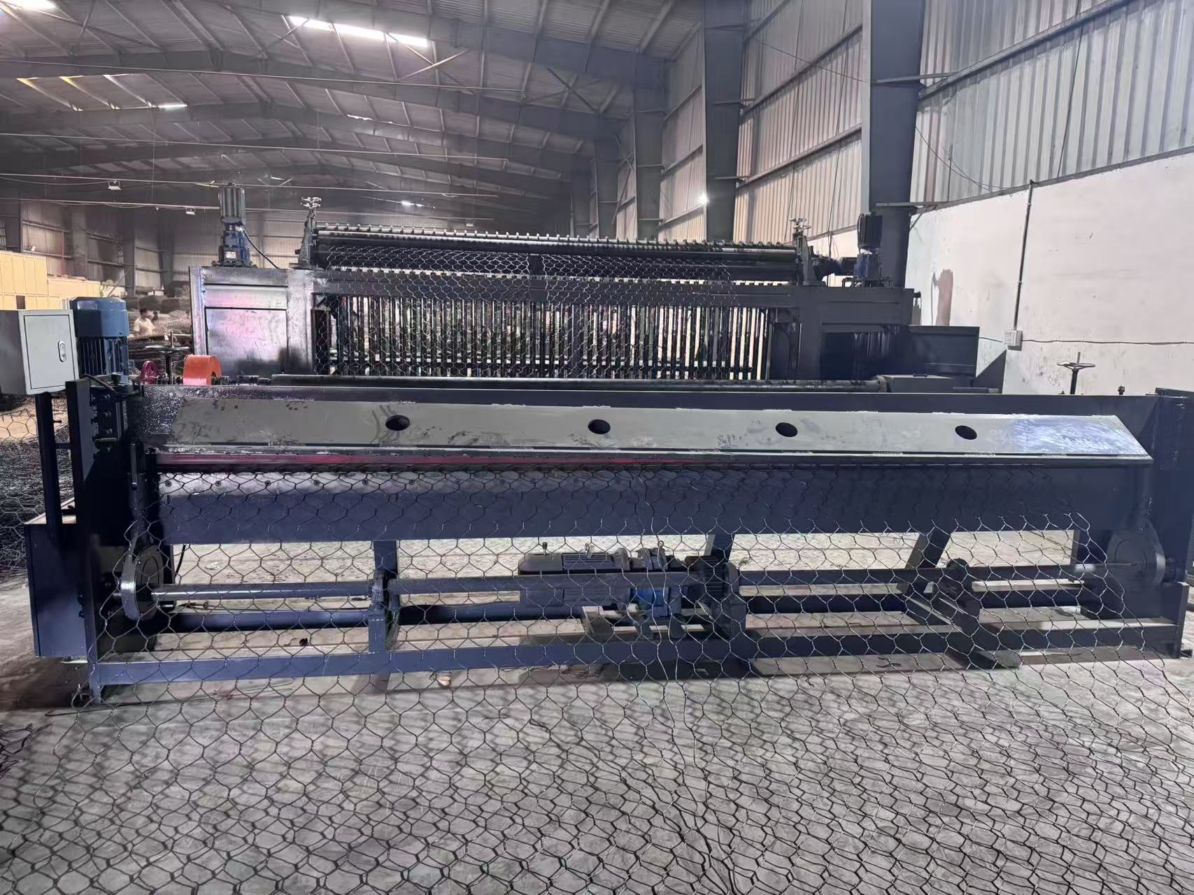บล็อกบริษัทล่าสุดเกี่ยวกับ Delta Servo Gabion Mesh Machine Successfully Exported and Commissioned in India