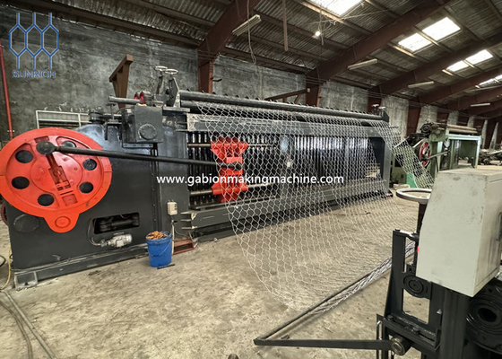 4-6m Gabion Mesh Machine ความแข็งแรงในการดึง 380-550N / mm2 สายเหล็กกระดาษ 2-4mm
